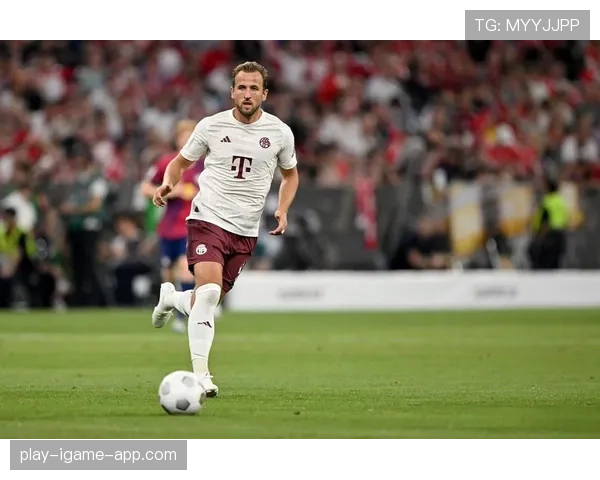 哈里·凯恩回撤组织能力解析：中锋转型进攻核心的战术实现