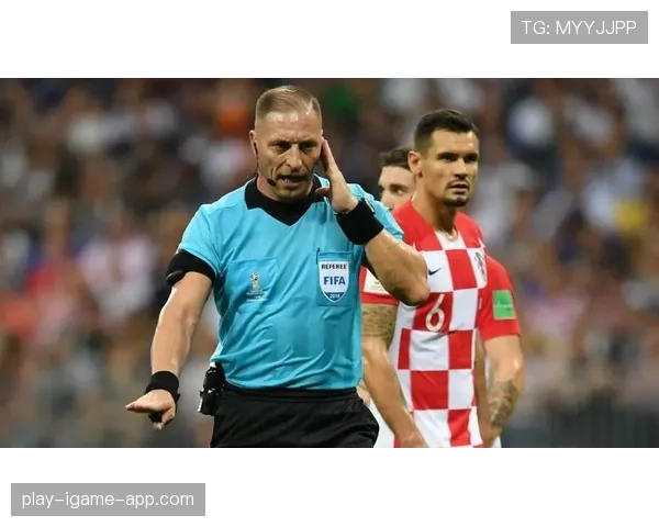 足球体育道德规则：裁判如何保障比赛公平与尊重原则